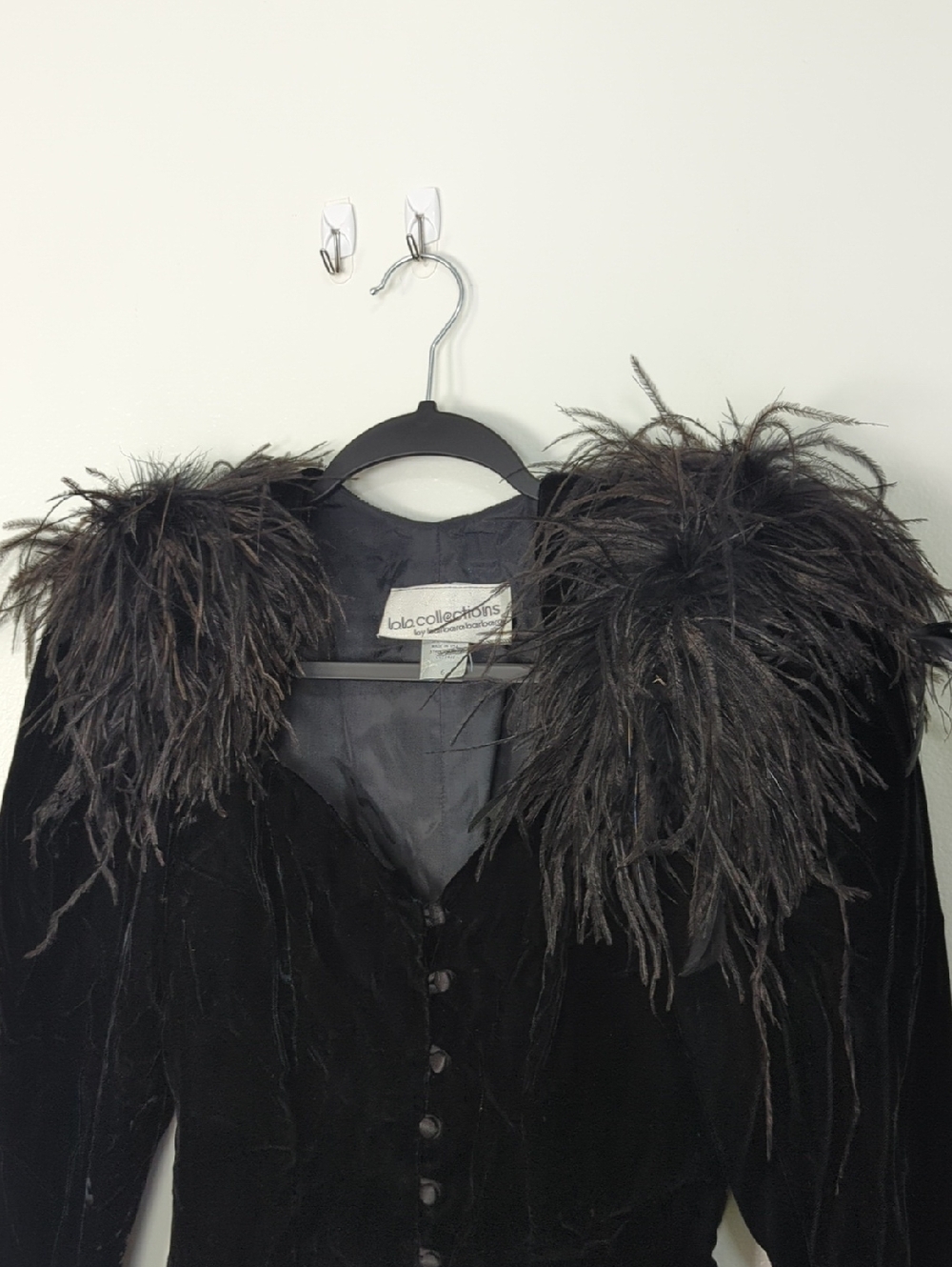 Vintage b.b. collections Dramatic Black Velvet & Ostrich Feather Jacket Size 6 - Picture 2 of 10